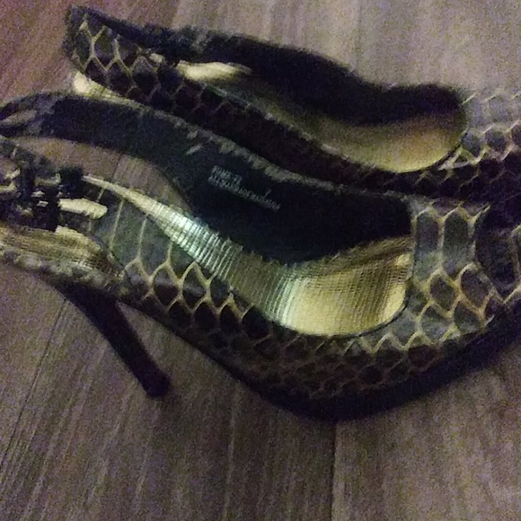 Heels - Picture 2 of 2